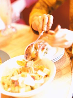 セルフカフェ・スイーツ体験：広々と快適な空間で楽しむ自分だけのコーヒータイム